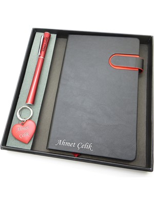 Signator® Codex | N290 Kişiye Özel Defterli Set - Isme Özel Kırmızı Kalem + Isme Özel Siyah Defter + Isme Özel Kırmızı Anahtarlık| Isme Özel Kutusunda Hediyelik Set