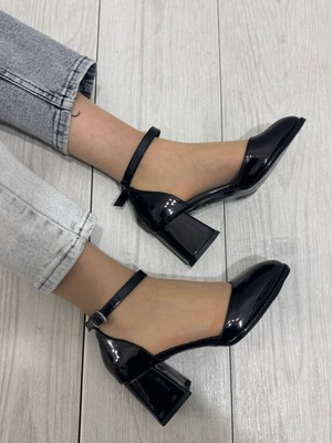 Siyah Rugan Kalın Topuk Tek Bantlı Bayan Topuklu Ayakkabı