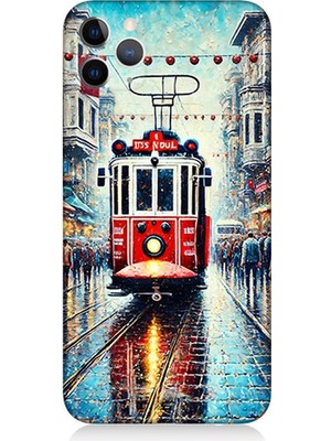 Apple iPhone 11 Pro Max Uyumlu Yağmurlu Sokakta Kırmızı Tramvay  Desenli Silikon Kılıf
