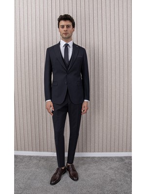 Erkek Yünlü Slim Fit Sivri Yaka Yelekli Takım Elbise