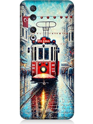 Huawei Honor 90 Uyumlu Yağmurlu Sokakta Kırmızı Tramvay  Desenli Silikon Kılıf