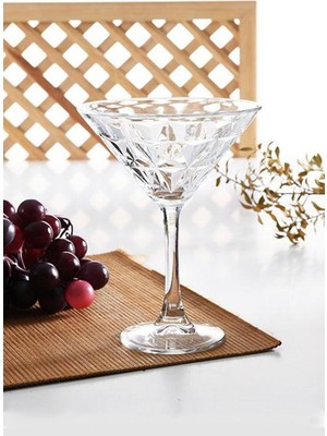 Paşabahçe 440453 Estrella Martini ve Kokteyl Kadehi 4 Lü 210 cc
