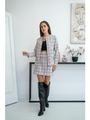 Janes Beyaz Önü Açık Ceket ve Eteği Zincirli Takım