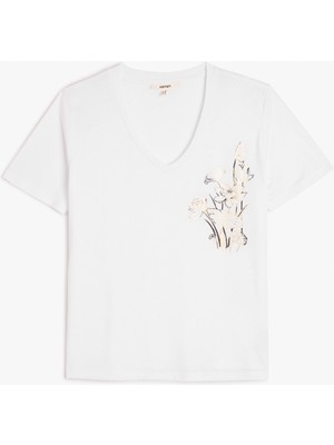 Koton Viskon Kumaş Karışımlı Metalik Baskı Detaylı Kısa Kollu V Yaka Kadın Tişört