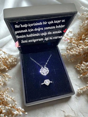 Perry Accesories  Işıklı Kutuda Kararmaz Çelik Dört Yapraklı Mıknatıslı Yonca Kolye ve Yüzük Sevgiliye Hediye Seti 1 Adet