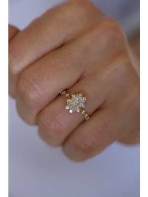 14 Ayar Altın Taş Detaylı Prenses Baget Yüzük