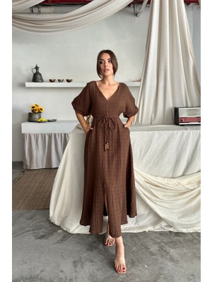 Modavera V Yaka Bel Boncuk Bağlamalı Müslin Elbise Yırtmaç Detaylı - Kahverengi
