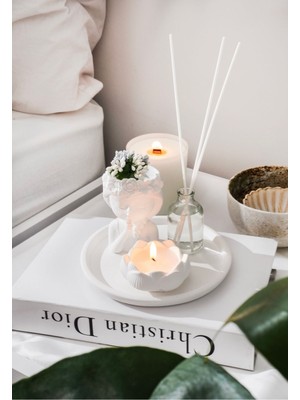 4lü Set Çiçekli Kız + Çiçekli Mumluk + 50ML Japon Kirazı Koku + Yuvarlak Tepsi