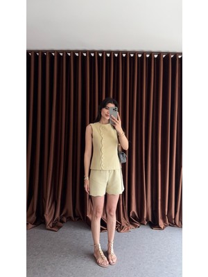 Deniz Yıldızı Düğmeli Sarı Takım