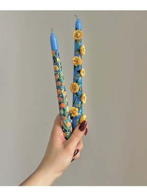 Golden Bloom El Yapımı Dekoratif Mum Seti – Mavi Zemin Üzerine Sarı Çiçek Desenli 2’li Set)