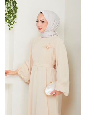 Broş Detaylı Ayrobin Elbise 1545 - Bej