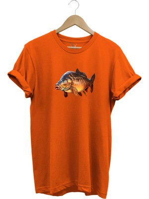 Avcılık Fishing Deniz Göl Sazan Balığı Baskılı Renkli %100 Pamuk Regular Fit Bisiklet Yaka T-Shirt