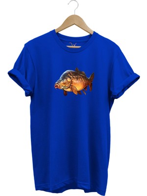 Avcılık Fishing Deniz Göl Sazan Balığı Baskılı Renkli %100 Pamuk Regular Fit Bisiklet Yaka T-Shirt