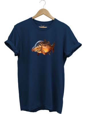 Avcılık Fishing Deniz Göl Sazan Balığı Baskılı Renkli %100 Pamuk Regular Fit Bisiklet Yaka T-Shirt
