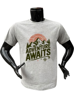 Adventure Awaits Kamp Outdoor Dağ Baskılı %100 Pamuk Regular Fit Bisiklet Yaka T-Shirt