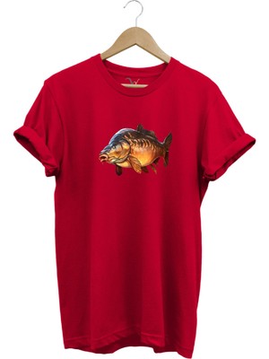 Avcılık Fishing Deniz Göl Sazan Balığı Baskılı Renkli %100 Pamuk Regular Fit Bisiklet Yaka T-Shirt