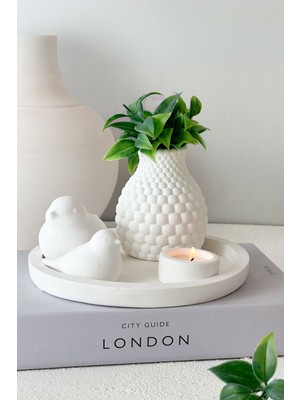 Beyaz Yuvarlak Tepsi, Mumluk, 2 Kuş Figürü ve Petek Desenli Vazo Seti