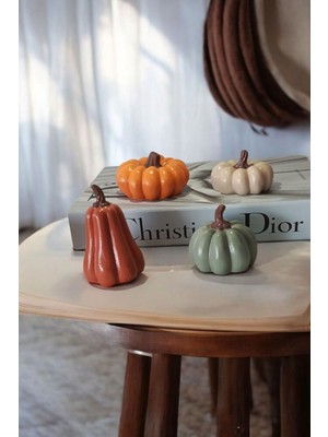 4'lü Renkli Balkabağı Dekoratif Biblo Seti, Turuncu, Neşeli ve Şık Dekorasyon Parçaları