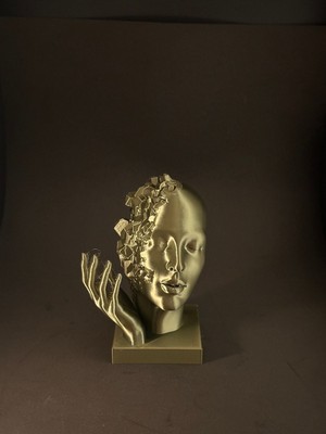 Parlak Metalik Heykel Tasarımı, Şık ve Modern Dekorasyon Ürünü