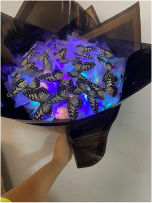 Bej-Siyah Kelebek Buketi