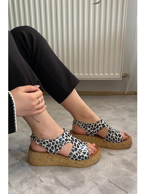 Kadın Tinge Beyaz Rugan Leopar Kalın Mantar Taban Ortopedik  Sandalet  K-250