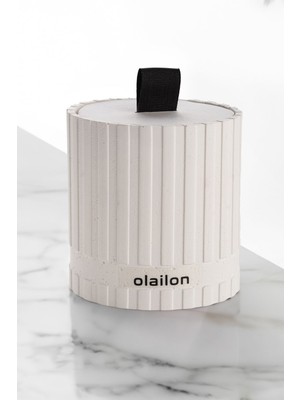 Vanilya Kokulu Dekoratif Beton Mum, Siyah Kurdeleli ve Beyaz Detaylar