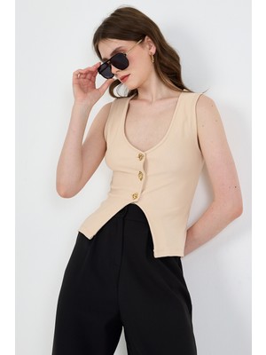Bej V Yaka Düğme Detaylı Kolsuz Bluz 018