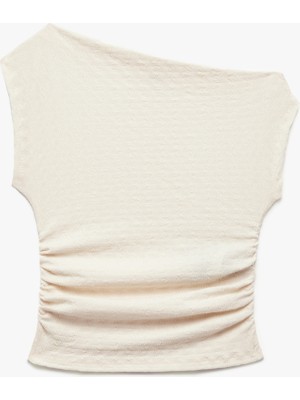 Koton Bürümcük Kumaş Dokulu Drapeli Kayık Yaka Kolsuz Bluz