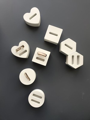 About The Perfect 8’li Yüzük Tutucu Beyaz, Takı Organizeri, Şık ve Pratik Saklama Çözümü