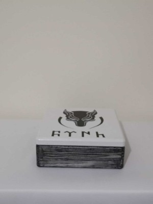 About The Perfect El Boyamalı Ahşap Dekoratif ve Takı Kutusu, 20X20X7,5 Cm, Şık ve Kullanışlı Tasarım