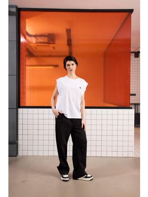 Bisiklet Yaka Logo Detaylı Kolsuz T-Shirt