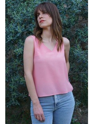 Defne Apollon İpekçilik Yaz Esintisi - %100 Krep Ipek V Yaka Askılı Bluz – Pembe