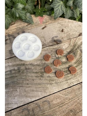 Kremalı Bisküvi Küçük Yedili Mum Kalıbı Silikon, Beyaz, 1 Adet