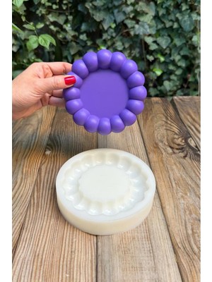 Yuvarlak Silikondan Tombul ve Yumuşak Tepsi Kalıbı, Beyaz Renkli, Kullanışlı ve Dayanıklı.