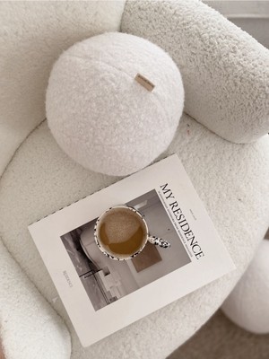 Yumuşak ve Rahat Teddy Top Yastık, Doğal Beyaz Renk, Şık ve Konforlu Tasarım