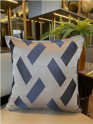 Parlak Altın Detaylı Mavi Kırlent Kılıfı, Şık ve Zarif Ev Dekoru.