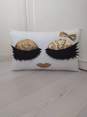 Kadife Kirpikli Kırlent Kılıfı, Beyaz ve Gold Detaylı, Şık ve Şık Dekoratif Seçenek