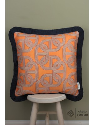 Turuncu Siyah Zincir Desenli Püsküllü Kare Kırlent Kılıfı 43X43CM