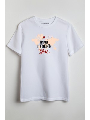 Merch&ice Finally I Found You Dünya Haritası ve Konum Kalp Işaretli Baskılı Sevgililer Günü Unisex T-Shirt Beyaz