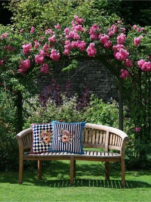 Çizgili ve Çiçekli Yastık Kırlent, Şık ve Rahat Dekorasyon Detayınız