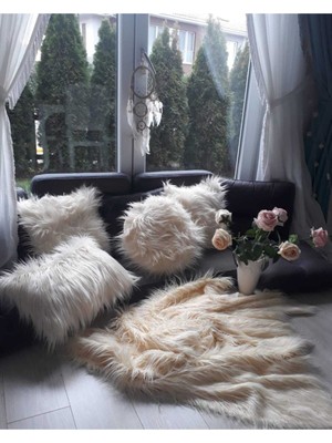 Uzun Tüylü Kare Peluş Kırlent Kılıfı, Şık ve Yumuşak Dekoratif Moda