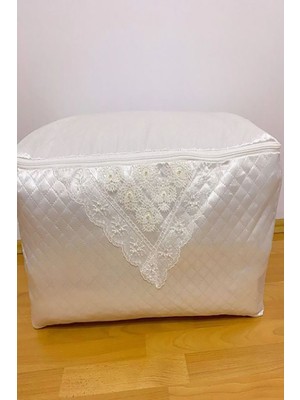 About The Perfect Ekru Saten Kapitoneli Hurç, 60X40X40 Cm, Çeyizlik ve Bohçalık Kullanım Için Ideal