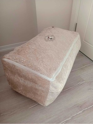 About The Perfect Bej Kadife Püsküllü Fransız Güpürlü 2'li Yastık Takımı