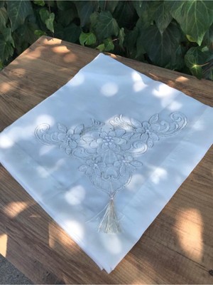 About The Perfect Krem Püsküllü Nişan ve Söz Çeyizlik Bohça Hurç Şık ve Zarif Tasarım