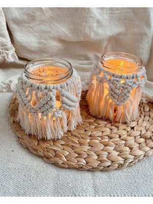 Şık 2'li Krem Makrome Mumluk Seti, Evinizde Sıcaklık ve Şıklık Sağlar.