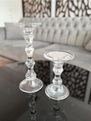 Beyaz Cam Şamdan, Şık ve Zarif Dekorasyon Aksesuarı