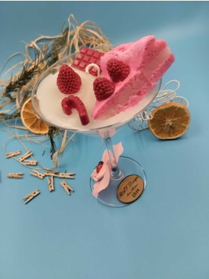 Pembe Çilek Kokulu El Yapımı Mum, Figürlü, Sıcak ve Hoş Kokusu Ile.