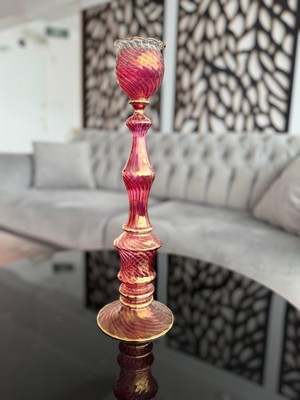 Şamdan, Şık Tasarım, Pembe Renk, Zarif Dekorasyon, Şıklık ve Şıklık Sunar