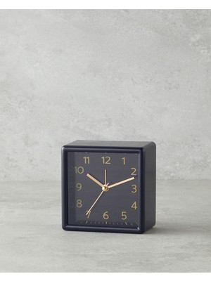 Şık 9,5 cm Siyah Masa Saati, Modern ve Zarif Tasarım