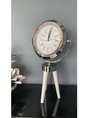 Küçük ve Şık Krom Tripod Saatin Kullanımı Kolay ve Şık Tasarımıyla Dikkat Çeker